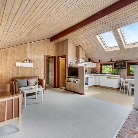 Regine - 1-1km To The Fjord By Interhome Feriehus